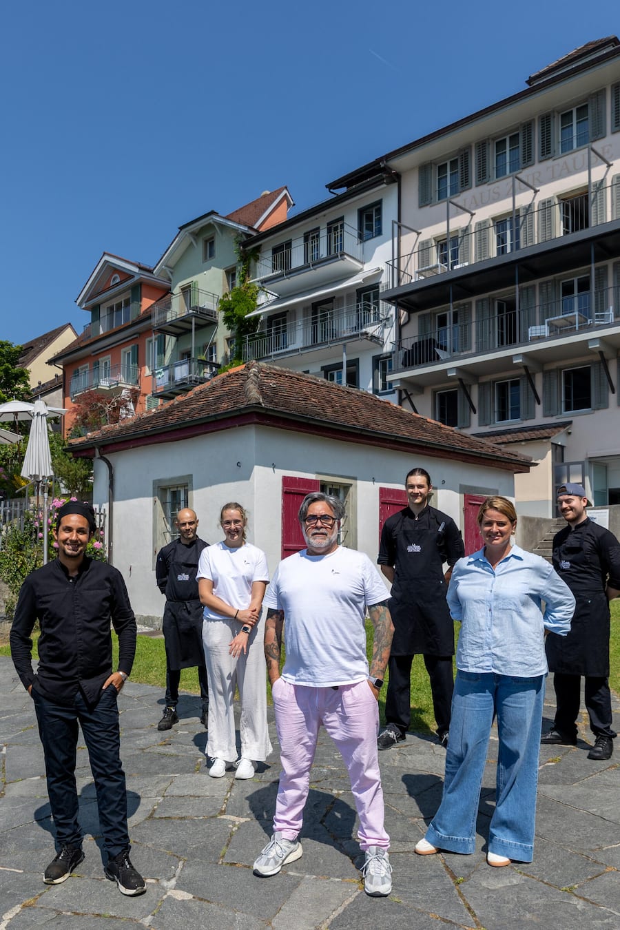 Bio-Cuisine-Koch Giovanni Melis in der Taube, Zug Fotografiert am 17.06.2025 Team