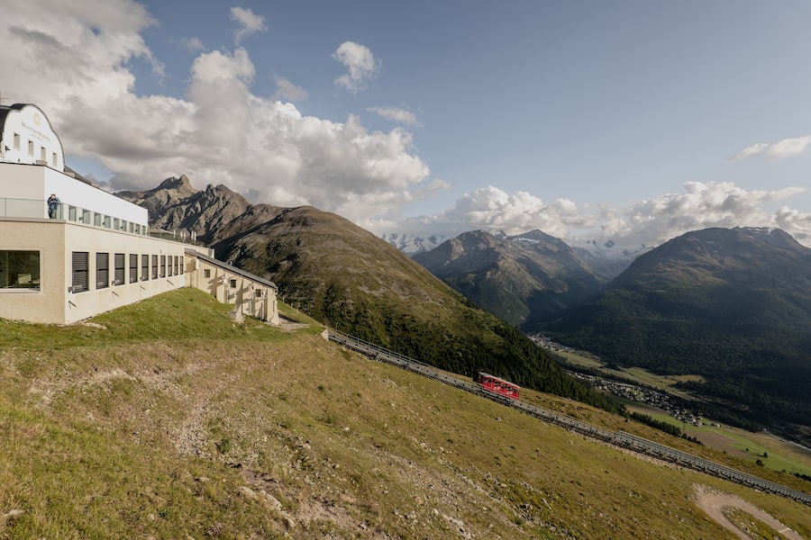 Muottas Muragl restaurant avec vue aux Grisons