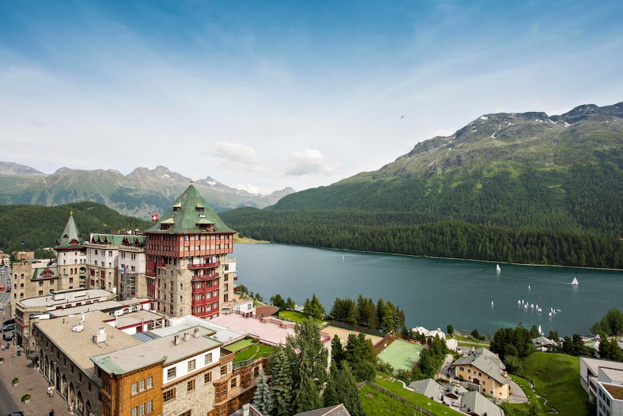 Badrutt's Palace Hotel St. Moritz Aussenansicht im Sommer