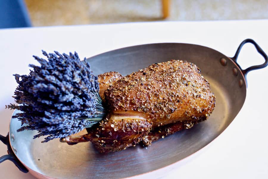 Signature Dish: Humms Ente mit Honig und Lavendel, Daniel Humm © David Schnapp