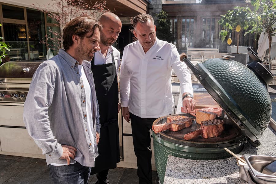 Die Grill-Profis! v.l. Marco Tessaro, Dennis Krengel, Mike Wehrle.