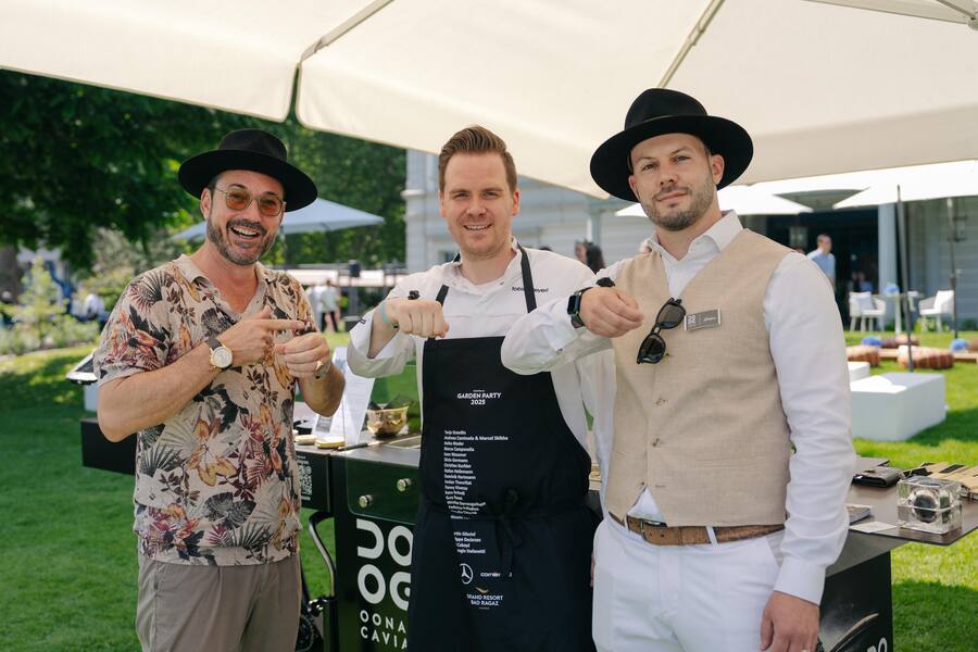 Heinrich Stehli, Tobias Peyerl, Nicolas Buchmann - Oona Kaviar.