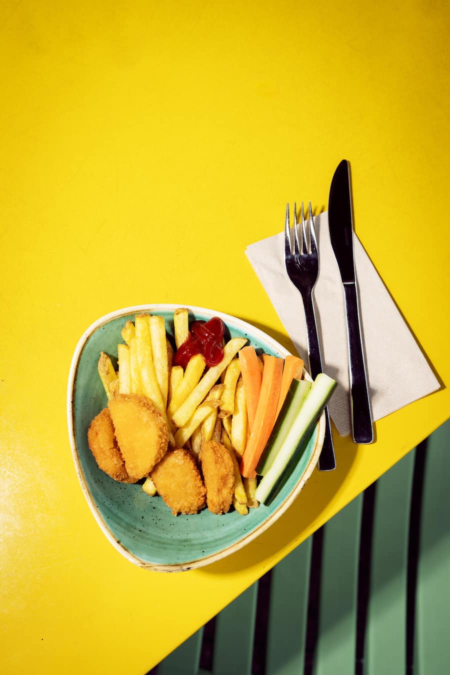 GM_Böni tranchiert_Zoo Zürich_Kinder-Menü «Waran»_4 Zoo Nuggets, Regio Frites, Rohkost