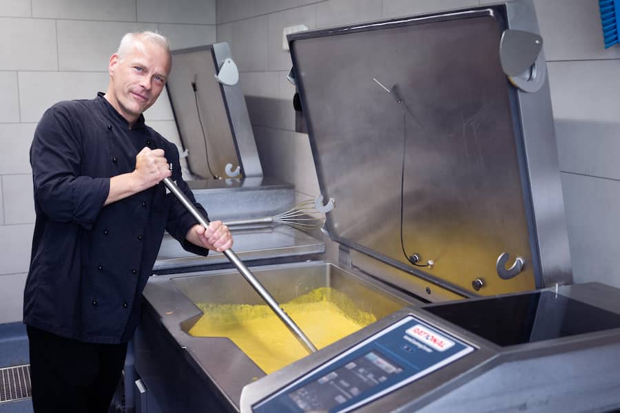 GM_Böni tranchiert_Zoo Zürich_Jens Barchmann