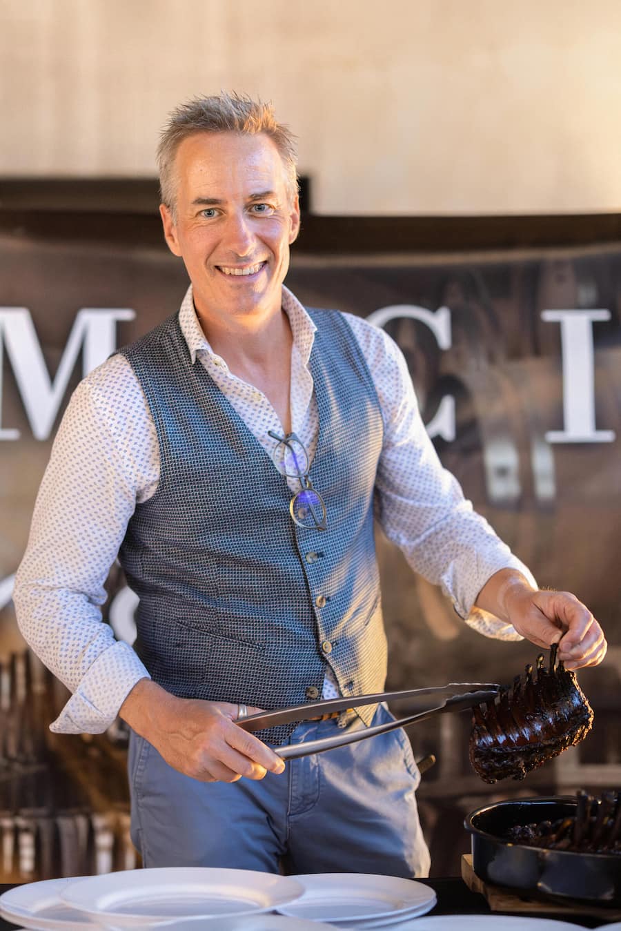 Portrait von Daniel Boeniger, Boeni, Boeniger tranchiert,Tapaskurs mit Green Egg Grill, fotografiert am 27. August 2025 im Degustibus Mels GmbH, Copyright: Simone Lombard