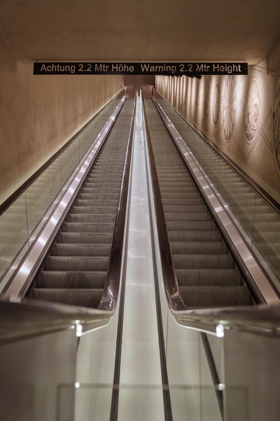 Rolltreppe hoch zur Chesa, Badrutt's Palace