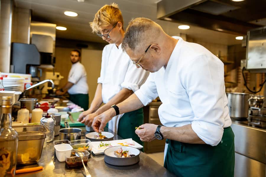 15.08.2025, Meggen LU, Restaurant Balm, Gericht; Swiss Black Angus Siedfleischterrine, Apfel, Senf, Meerrettich (photo by Remy Steiner for Gault Millau)