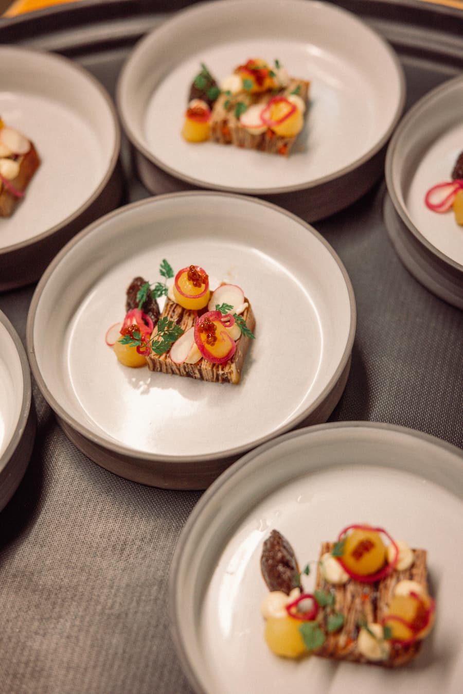 08.09.2025, Meggen LU, Restaurant Balm, Partnertreff JRE, Gericht; Swiss Black Angus Siedfleischterrine, Apfel, Senf, Meerrettich (Restaurant Balm) (photo by Remy Steiner for Gault Millau)