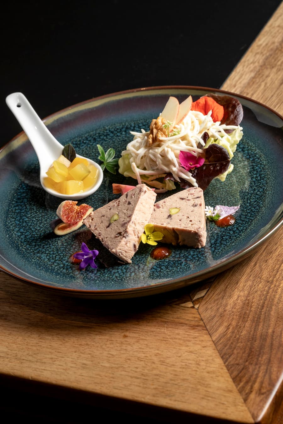 Restaurant Adler Muotathal, Wildterrine mit Waldorfsalat