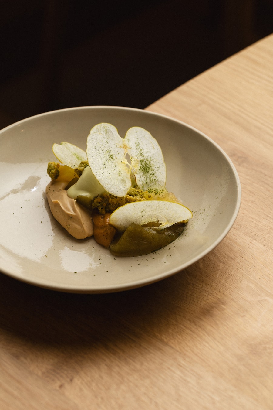 Tanja Grandits, Restaurant Schlüssel, Oberwil, Apfel-Karamell-Crumble, Pistazien-Zitronenthymian-Glacé