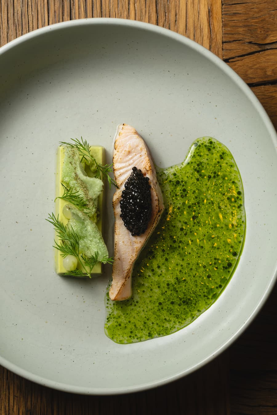 Mercedes-Benz, Genusstour, Chateau de Raymontpierre, Guy Ravet, Dry-Aged-Lachs aus Lostallo, Oona-Kaviar, Ingwer