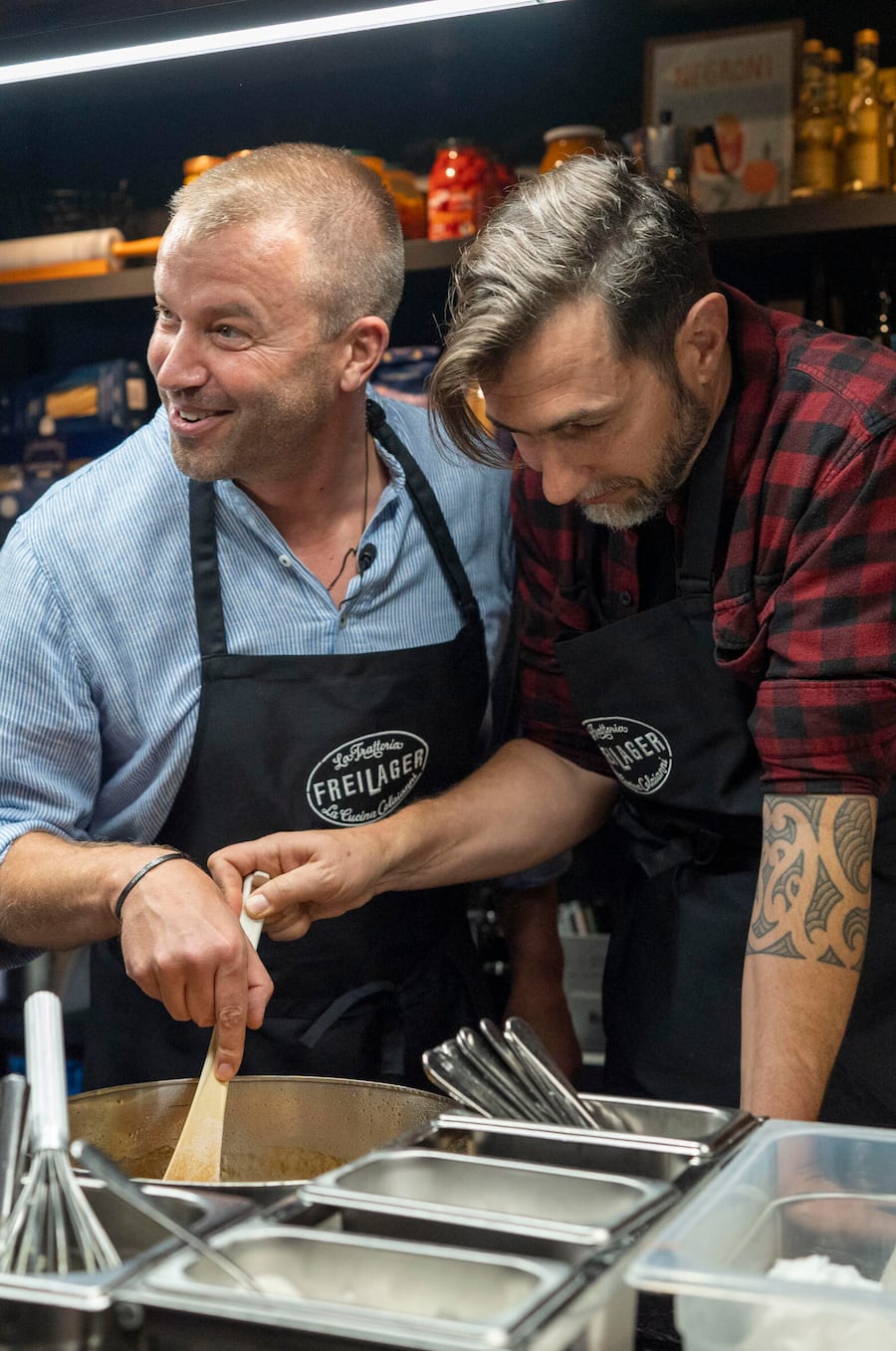 10.09.2025; Zürich: GMC - Cornèrcard Kochkurs bei Antonio Colaianni im Restaurant Freilager; Cornèrcard Kochkurs bei Antonio Colaianni im Restaurant Freilager; Das Komikerduo Divertimento kocht gemeinsam mit Antonio Colaianni. © Valeriano Di Domenico
