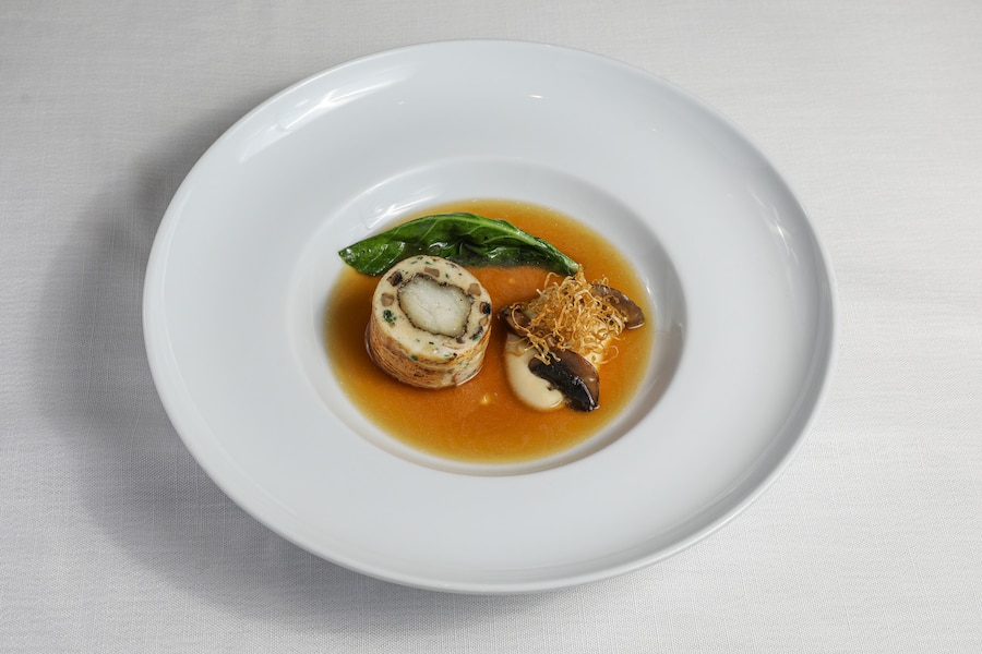 Guy Ravets Fischgang mit asiatischem Touch: Toothfish aus dem Atlantik in der Schweinebrühe.