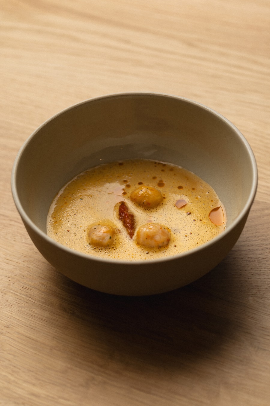 Tanja Grandits, Restaurant Schlüssel, Oberwil, Krustentierbisque, Crevettenknödel, Tomatenkompott