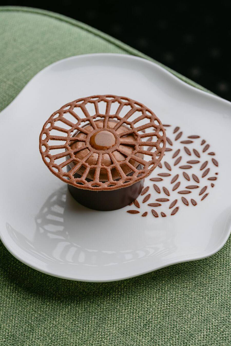 Titouans Schokoladen-Dessert. Kriegt man auch im Atelier Robuchon.