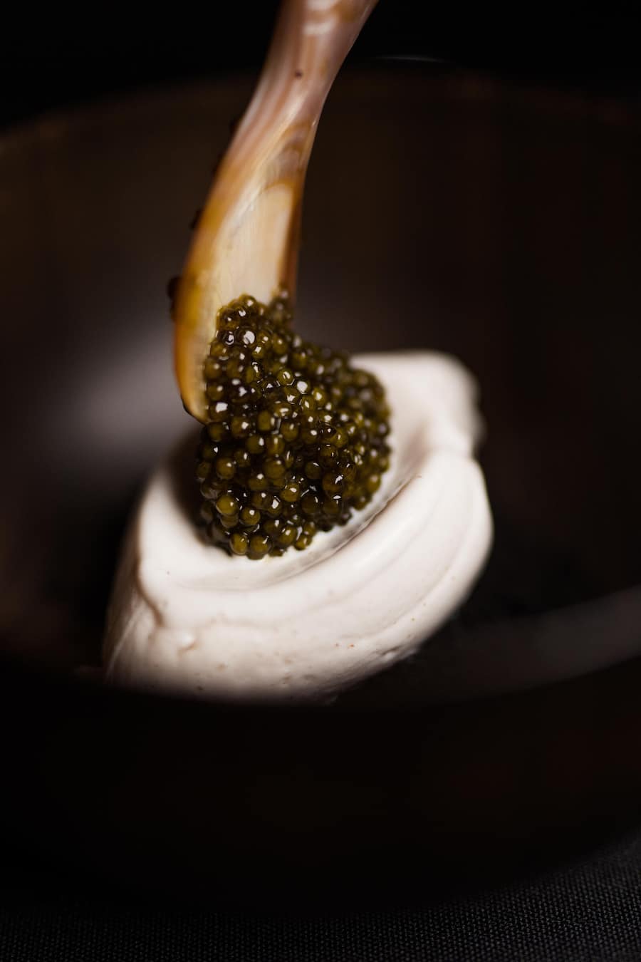 Brasilianische Nusseiscrème mit Kaviar