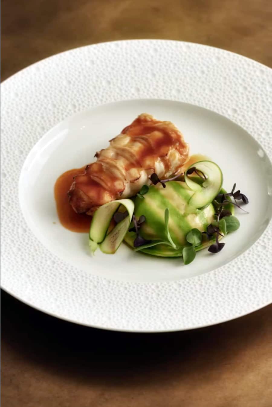 Wolfsbarsch Filet mit Fenchel und Zucchetti Mousse an eine limonen Malagouzia Weinsauce