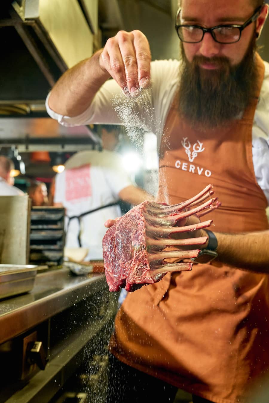 Zermatt, le 1 septembre 2025, Au Cervo, tavolata dégustation avec les chefs de la station, des différentes viandes proposées par LUMA , boul Aigu, agneau, boeuf, porc, ⦠© sedrik nemeth