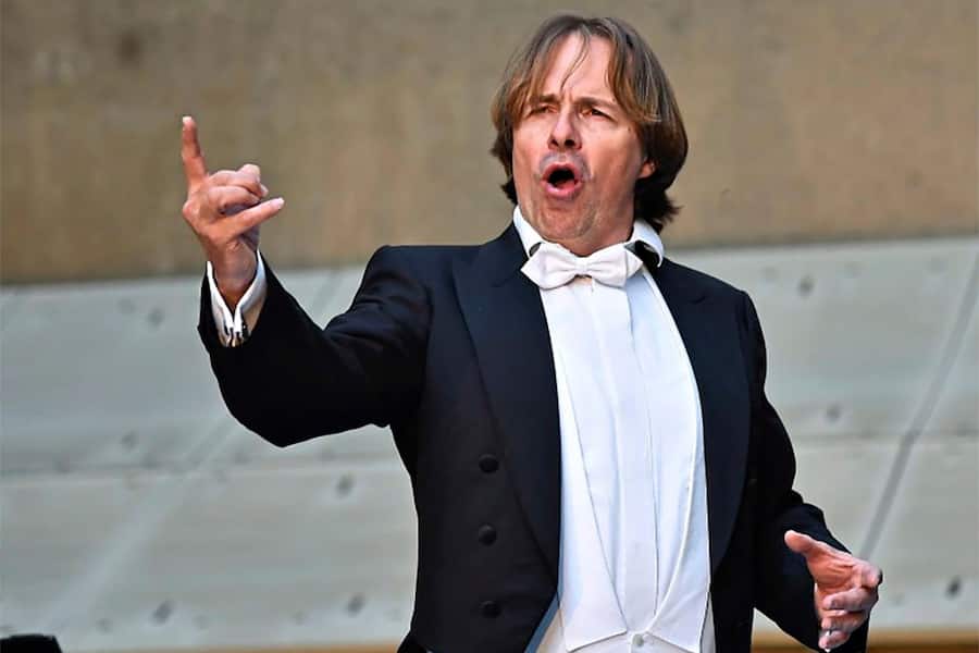 «Figaro» in der Schleusenkammer: Bariton Burkhard von Puttkamer und Chor.