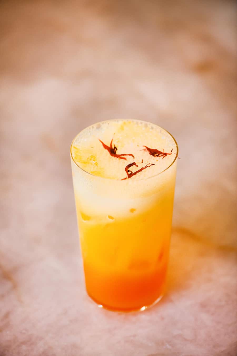 Elmir Medunjanin, Barchef vom Appenzeller Huus, in seinem Botanicum, Gonten, 18.09.2025