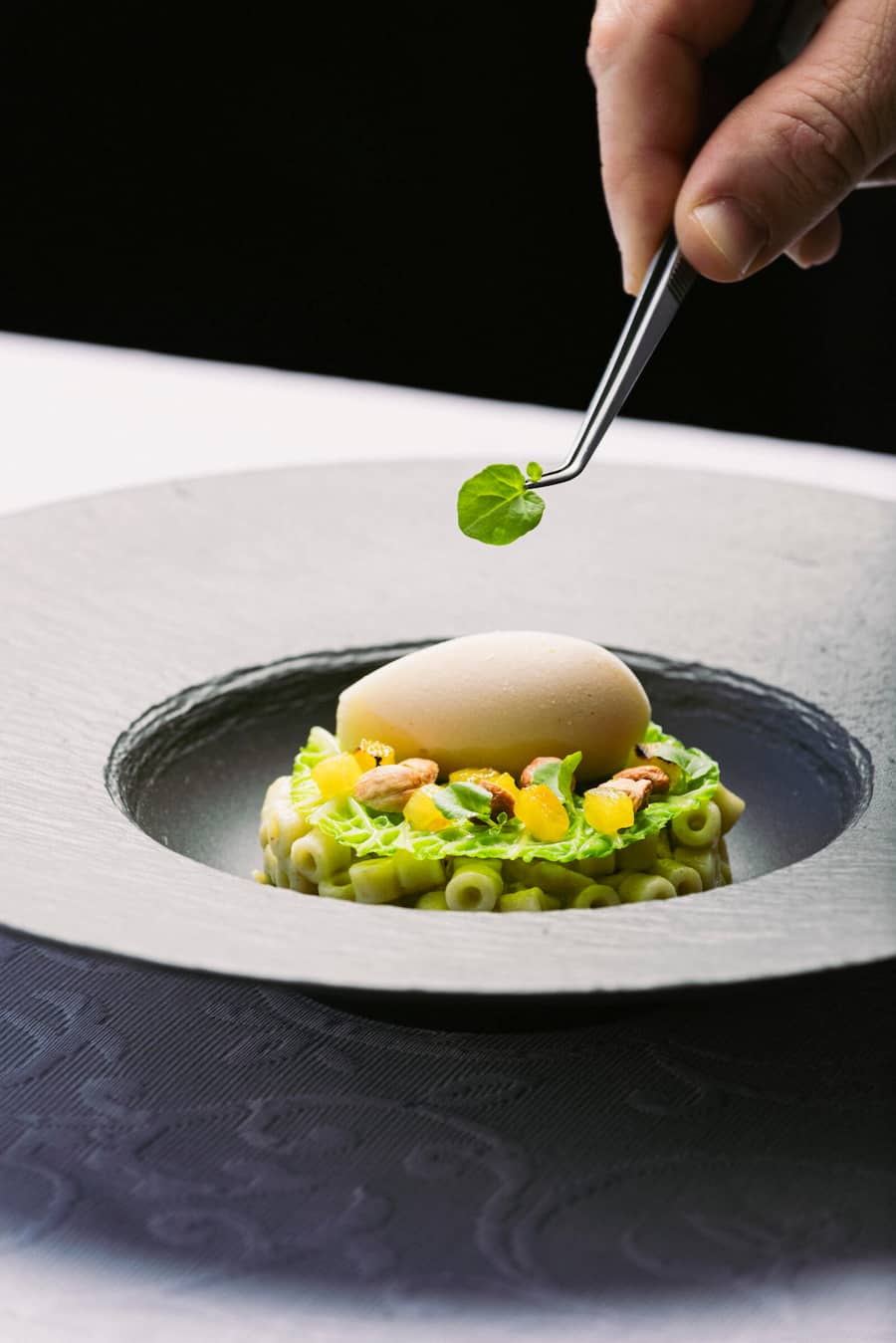 Ditalini mit Matta-Bier, Wirsing, Ananas und Cashewnüsse.