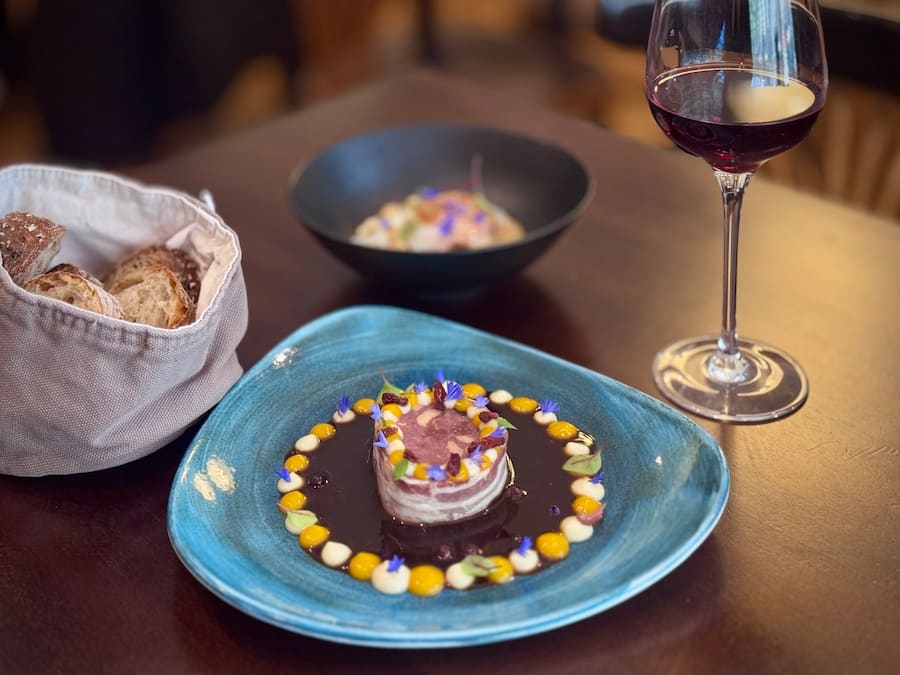 GAULTMILLAU-CHANNEL-GENEVE-LE-DIX-VINS-CAROUGE