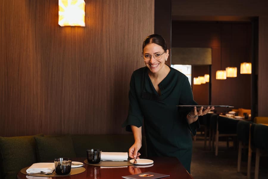 Freundin Hannah van den Nieuwenhuizen ist im «Igniv» verantwortlich für den Service.