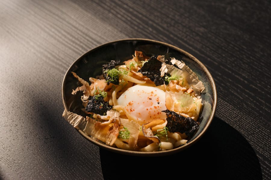 Banks Carbonara: Udon, Egg, Spring Onion, Nori - Banks Restaurant Basel - Küchenchef Kevin Bornschein - 2. Oktober 2025 - Copyright Olivia Pulver