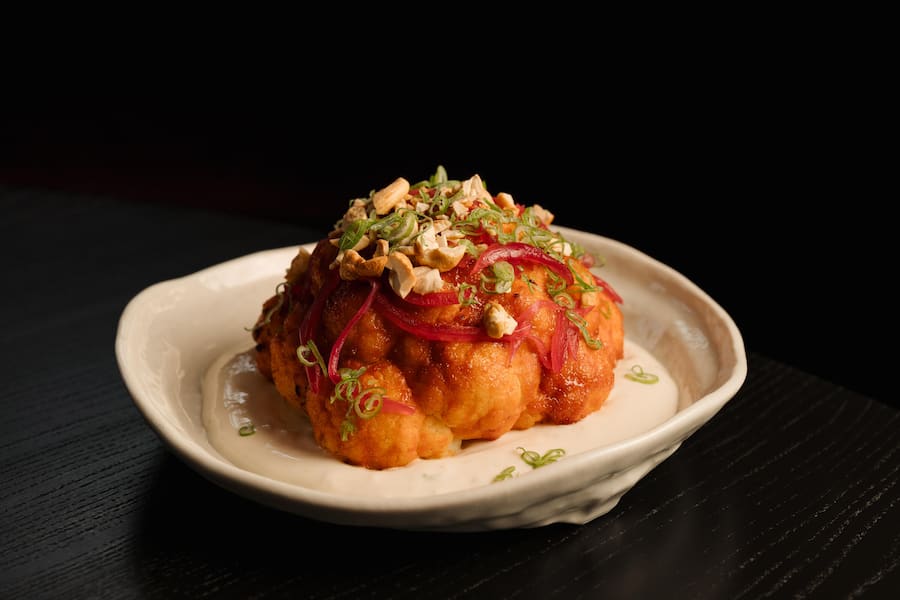 Roasted Cauliflower: Ssamjang, Yoghurt, Cashews - Banks Restaurant Basel - Küchenchef Kevin Bornschein - 2. Oktober 2025 - Copyright Olivia Pulver