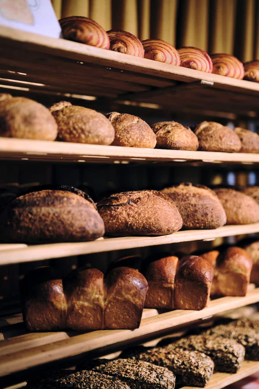 Verführerische Auswahl: Brote und Croissants.