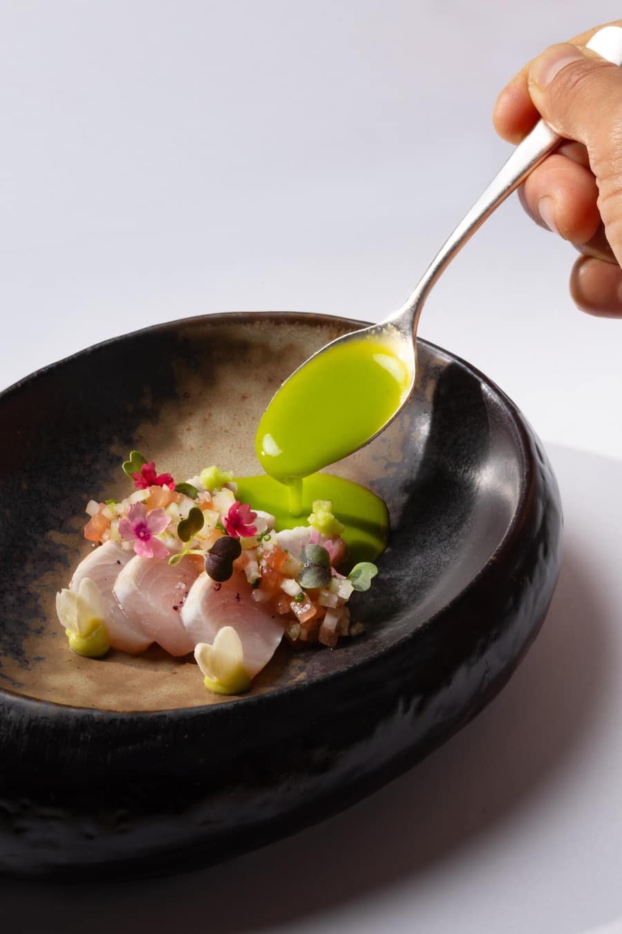 Gericht: Es Fum Hamachi St. Regis Mardavall, Restaurant Es Fum, Mallorca, Spanien Carlota Muñiz RodrÃguez Account Executive carlota.muniz@truepr.es