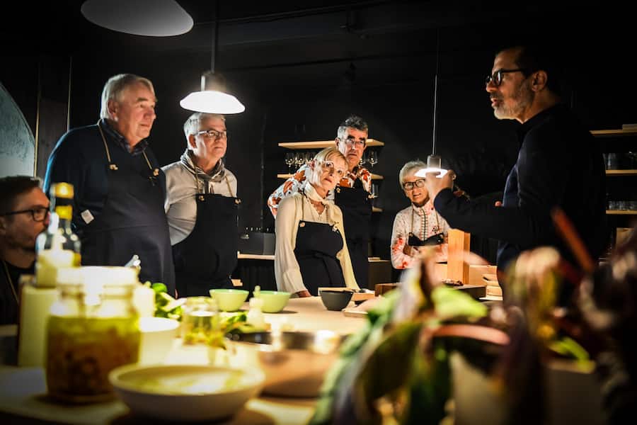 Andreas Caminada, Spitzenkoch gibt Kochkurs in Zusammenarbeit mit Bio-Cuisine, auf Schloss Schauenstein im OZ, 14. November 2025, Fürstenau GR Caminada & sein Bio-Cuisine-Kochkurs