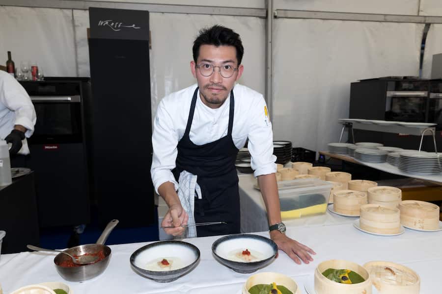 ASGI-Veranstaltung «Les Chefs» im Golfclub Blumisberg. Sechs Chefs (mit Lieblingswinzer) kochen für 112 Golfer. KAIICHI KARIMOTO Fotografiert am 14.09.2025