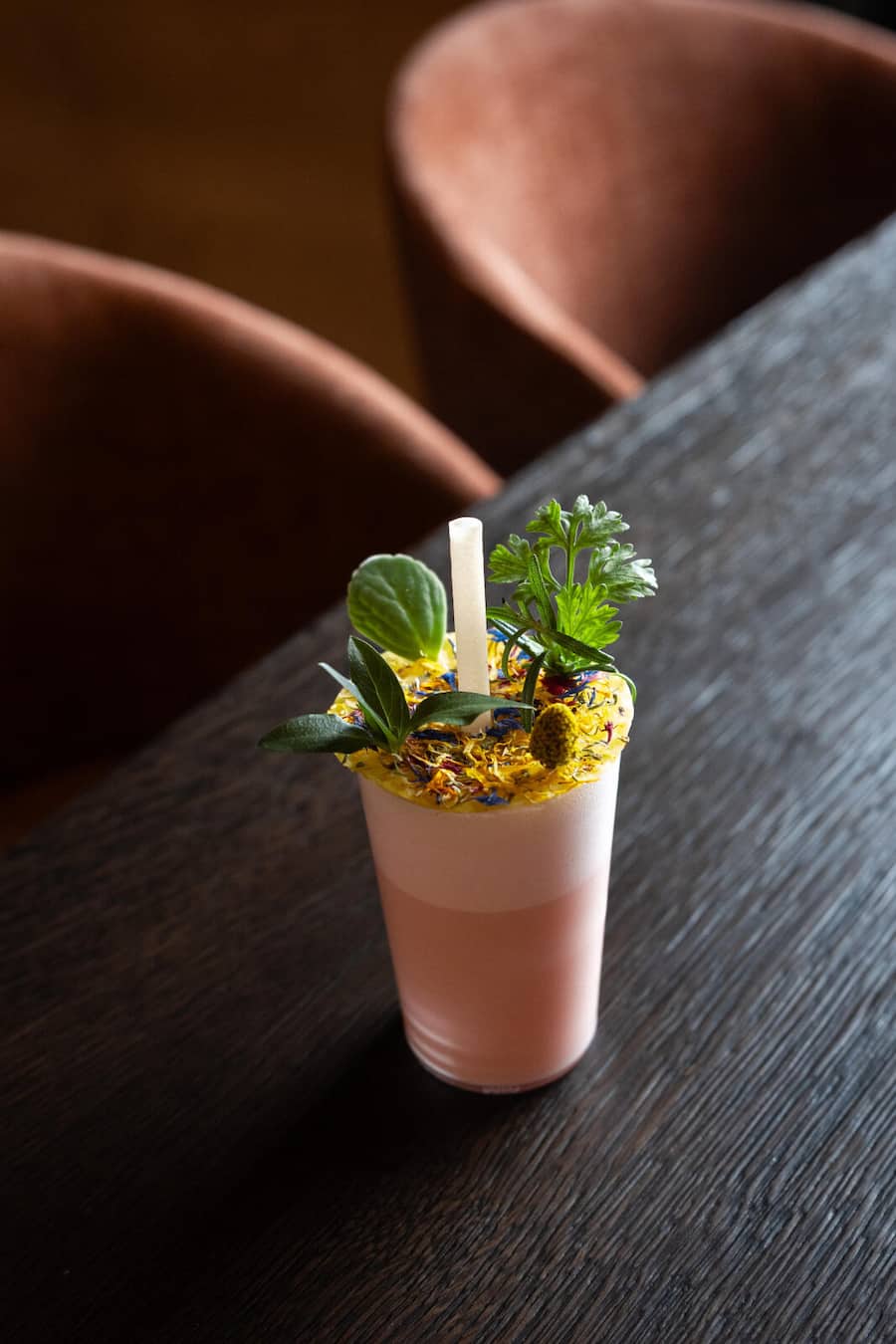 12.11.2025, Gonten AI, Appenzeller Huus, Quell, Drink; Moongarden mit Bienenwachs, Salbei, Lavendel, Himbeeren und Rahm (photo by Remy Steiner for Gault Millau)