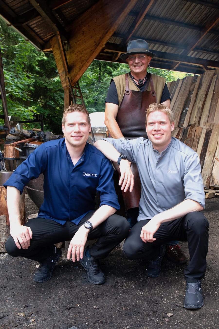 Die Zwillinge besuchten auch Hexer Stefan Wiesner.