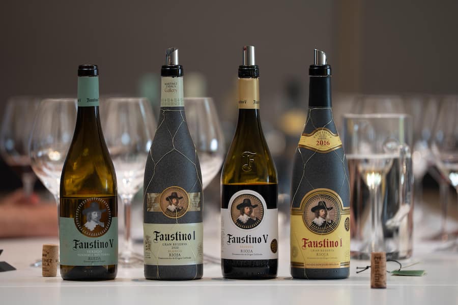 Faustino I Gran Risverva, Bodegas Faustino, Spanien Ricardo Goni Oses (blaues Shirt), Juan Jose Diez (Weiss), Carmen Martinez (blaues Hemd)