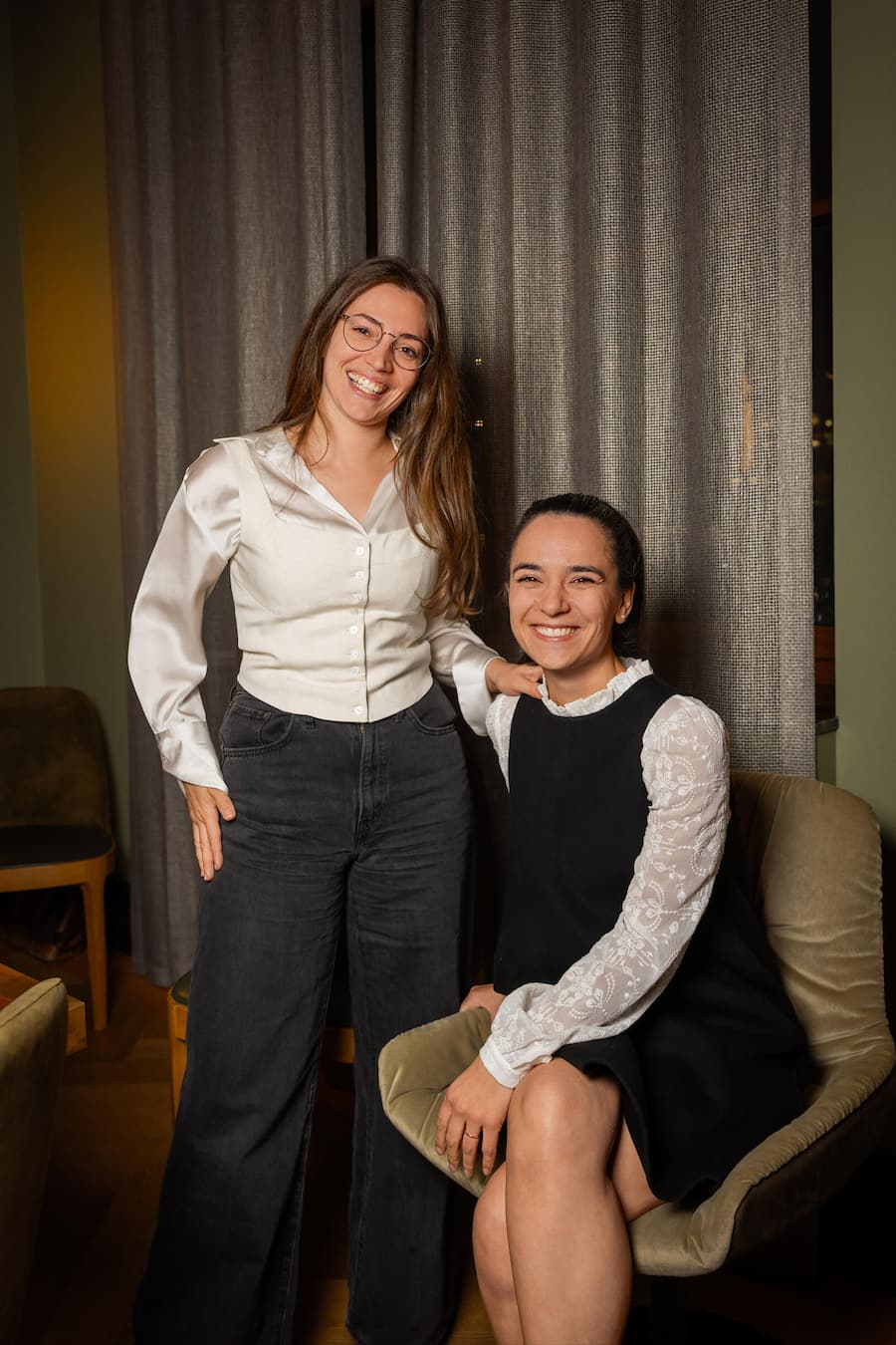 03.11.2025, Zürich, The Counter, Champagner Tasting, Hannah van den Nieuwenhuizen und Ines Triebenbach (photo by Remy Steiner for Gault Millau) Champagner Tasting, The Counter, 3.11.2025