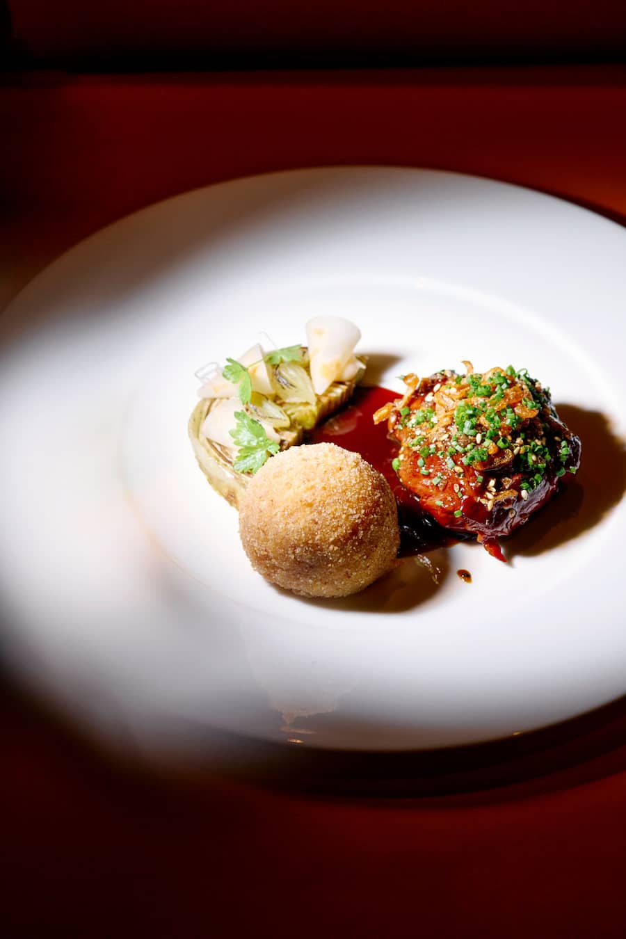 Hauptgang: Butterzarte Kalbsbäggli mit Milkenkrokette & Sellerie-Roulade.