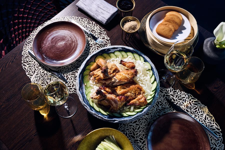 Gericht: Dry Aged Ribelmais Chicken von Luma, Wings, Schenkel und Brust (Spices) Mike Wehrle und die Luma-Produkte, Bürgenstock, LU