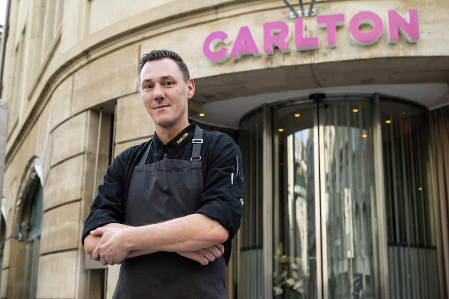 Bestes Schnitzel - GMC Böniger - Carlton Böniger tranchiert Schnitzel / Wienerschnitzel