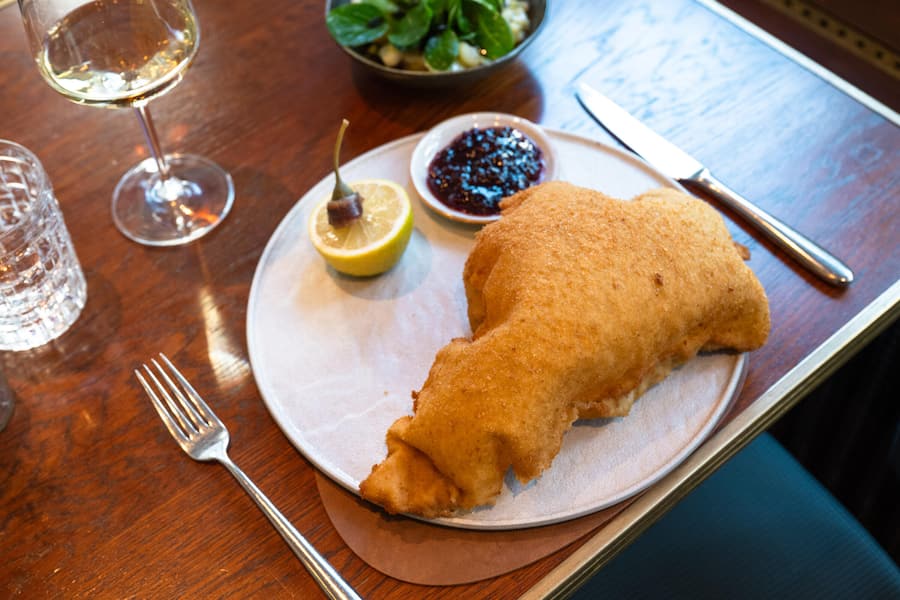 Bestes Schnitzel - GMC Böniger - Wilde Kaiser Böniger tranchiert Schnitzel / Wienerschnitzel