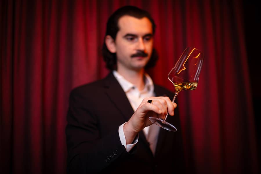 Restaurant Corso St Gallen, Champagner-Story Laurent Perrier, St. Gallen, 18. Dezember 2025 mit Geschäftsführer Gastronomie Markus Schenker, Chef de Service/Leiterin Events Lenka Schenk, Sous-Chef Alexander Gruel (gestreifte Schürze) und Chef de Service/Sommelier Jonathan Mettler