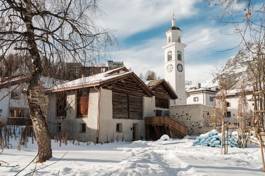 Ein Boutique-Hotel mitten in Sils: Chesa Marchetta. 13 individuell eingerichtete Zimmer und ein gemütliches Restaurant.