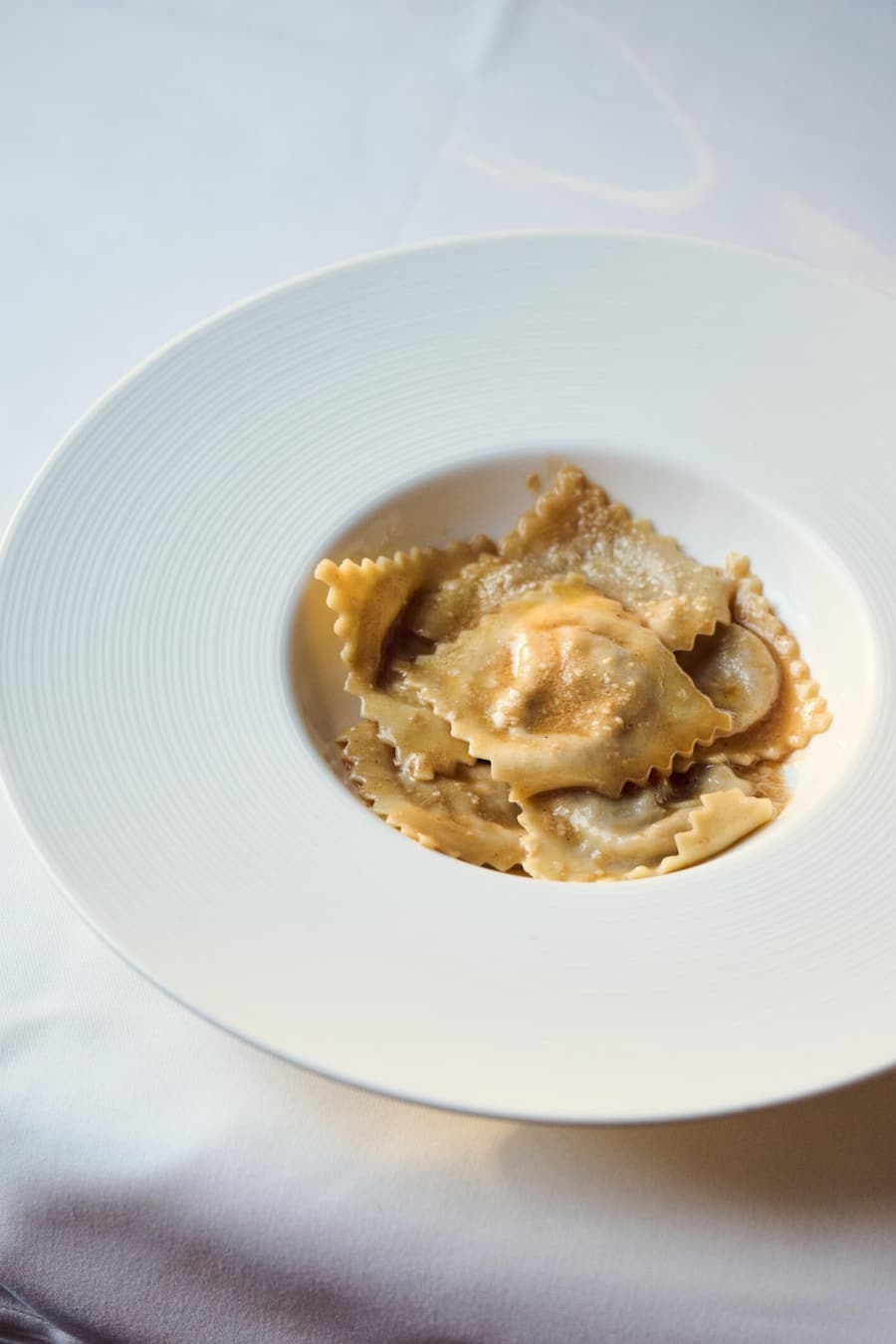 Ravioli di brasato, mit Schmorbratenfüllung.