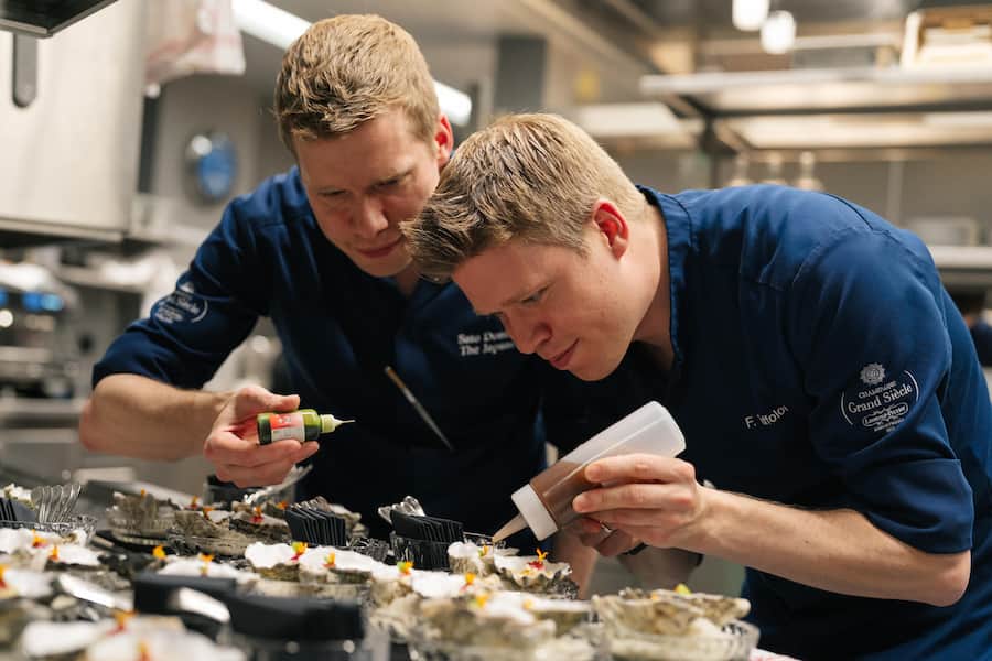Dominik und Fabio - UBS Six-Hand-Dinner mit Dominik Sato, Fabio Toffolon und Valentin Sträuli im IGNIV Andermatt - Dezember 2025 - Copyright Olivia Pulver