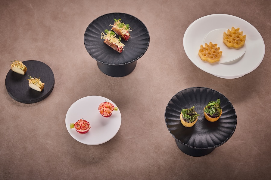 Silvio Germann, guest chef January 2026 , food, Restaurant Ikarus, Hangar-7, Salzburg, Austria, 2026.01.09, Snacks / Silvio Germann,, Gastkoch Jänner 2026, Gericht, Restaurant Ikarus, Hangar-7, Salzburg, Ãsterreich, 2026.01.09, Snacks // Helge Kirchberger Photography / Red Bull Content Pool // SI202601120335 // Usage for editorial use only //