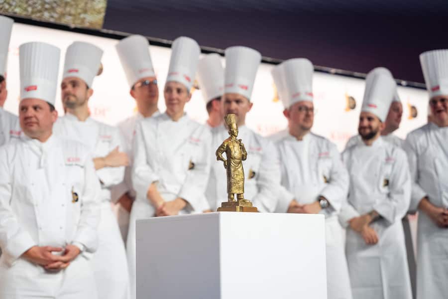 Jury im Hintergrund - Goldener Koch 2025 Finale - Kursaal Bern - Finalisten: Mirco Kristal, Elodie Schenk, Urs Koller, Joao Coelho, Olivier Hofer - Februar 2025 - Copyright Olivia Pulver