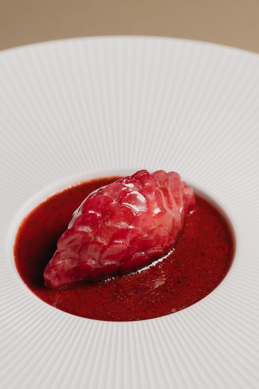 Bortsch: Rande, Räucheraal, Meerrettich, Pumpernickel - Skin's Lenzburg - Kevin Romes - November 2024 - Copyright Olivia Pulver