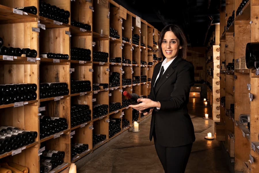 30'000 Flaschen! Champagner und Wein fürs Krug-Stübli: Cristian Iuculano ist Sommelière im Badrutt’s Palace.