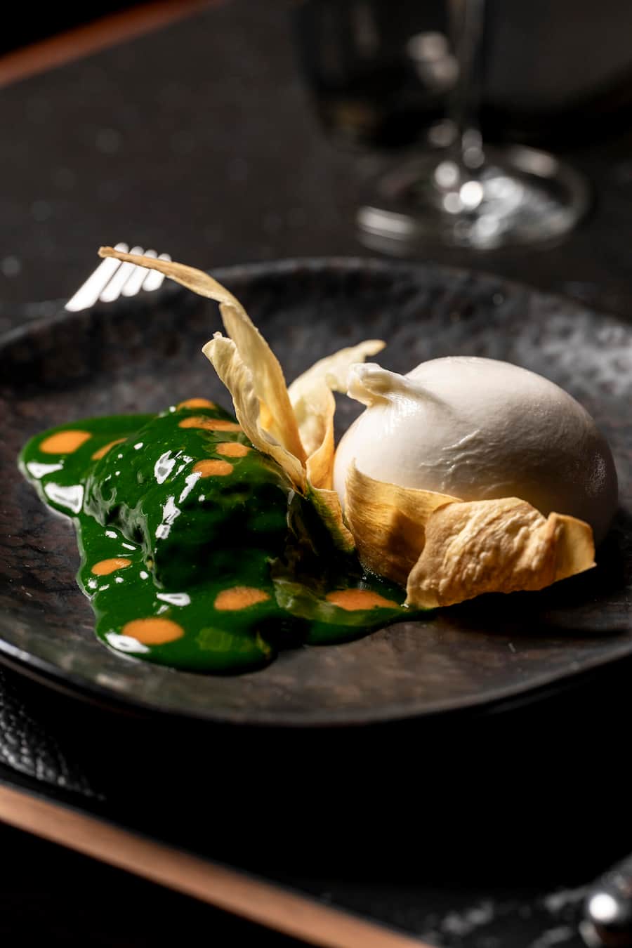 Hotel Adula Flims, Burrata mit Chips con Pastinaken und Puntarelle